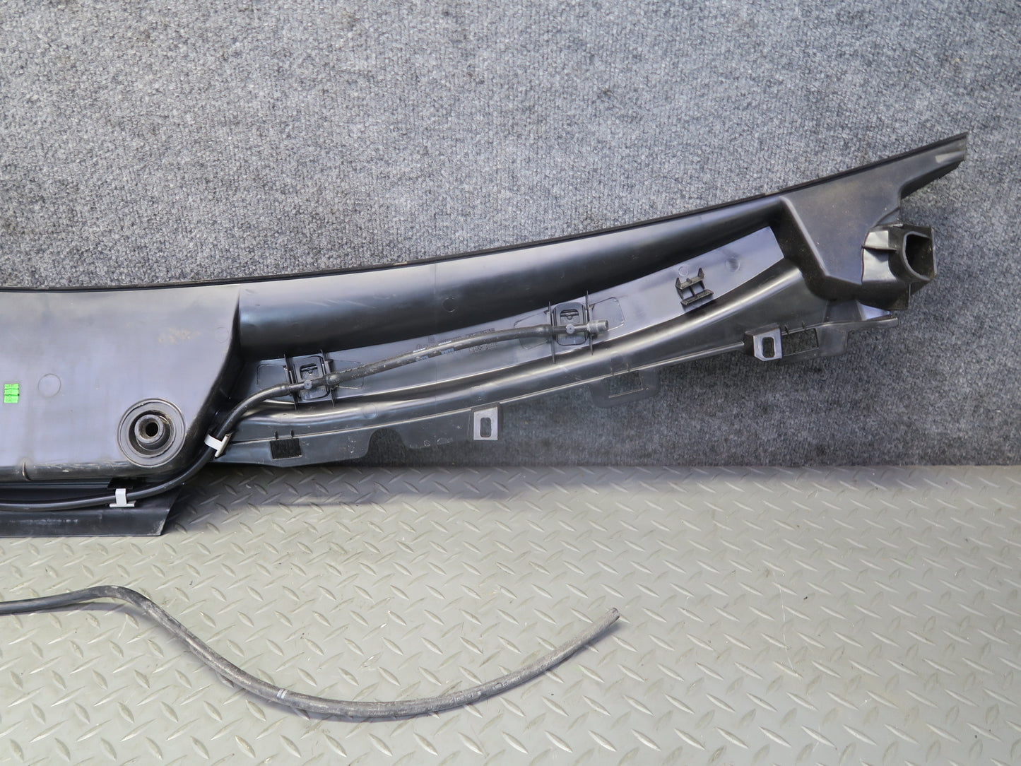 2014-2019 Mercedes X166 GL Gls-class Windshield Cowl Water Drain Cover Panel