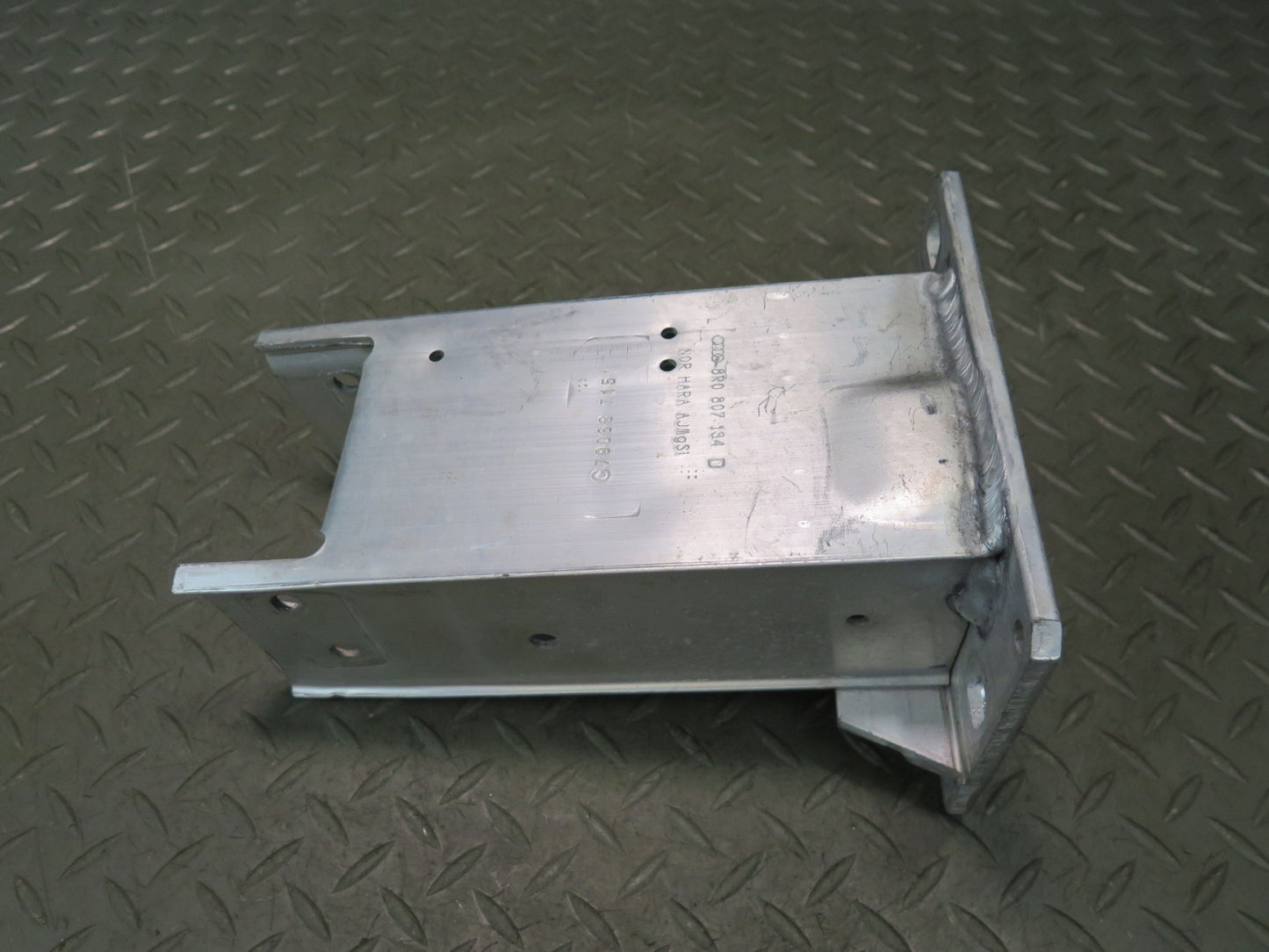 2015-2025 Porsche Macan Front Right Bumper Impact Reinforcement Bracket