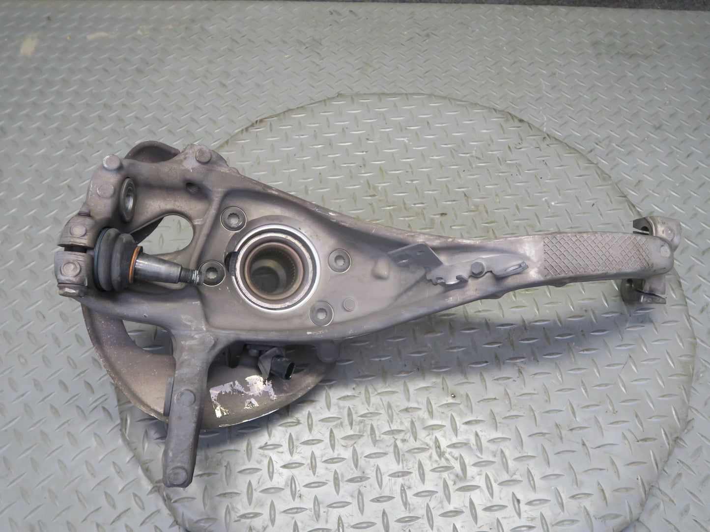 2015-2018 Porsche Macan S GTS AWD Front Left Spindle Knuckle Wheel Hub Bearing