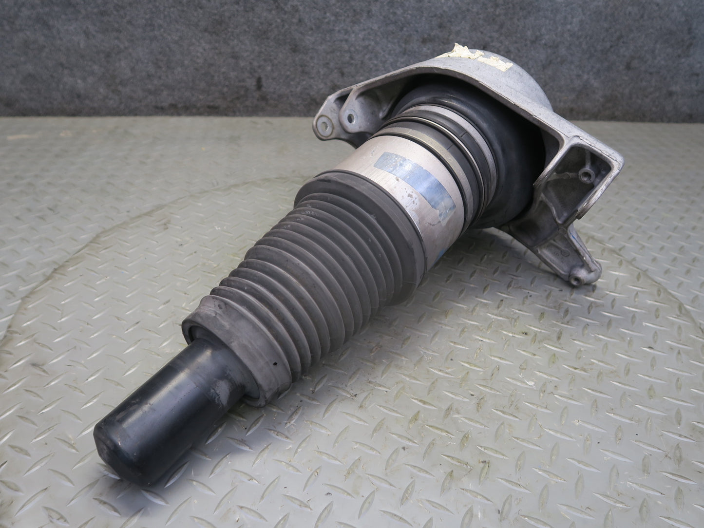 2017-2018 Porsche Macan GTS Front Left Driver Side Air Strut Shock Absorber 86K