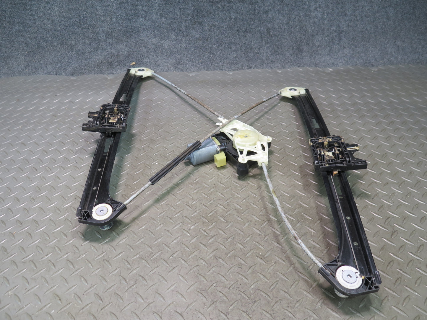 2015-2026 Porsche Macan Front Right Door Window Regulator w Motor 95B837462
