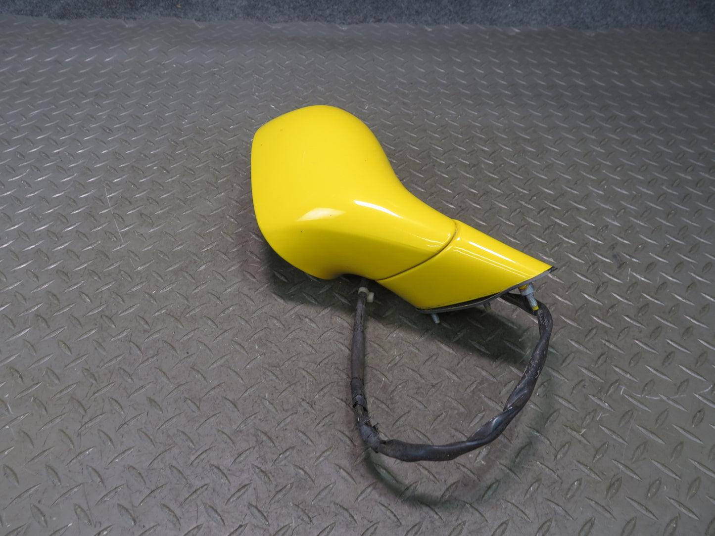 03-06 Chevrolet SSR Left Door Side View Power Mirror Yellow Glass Discoloration