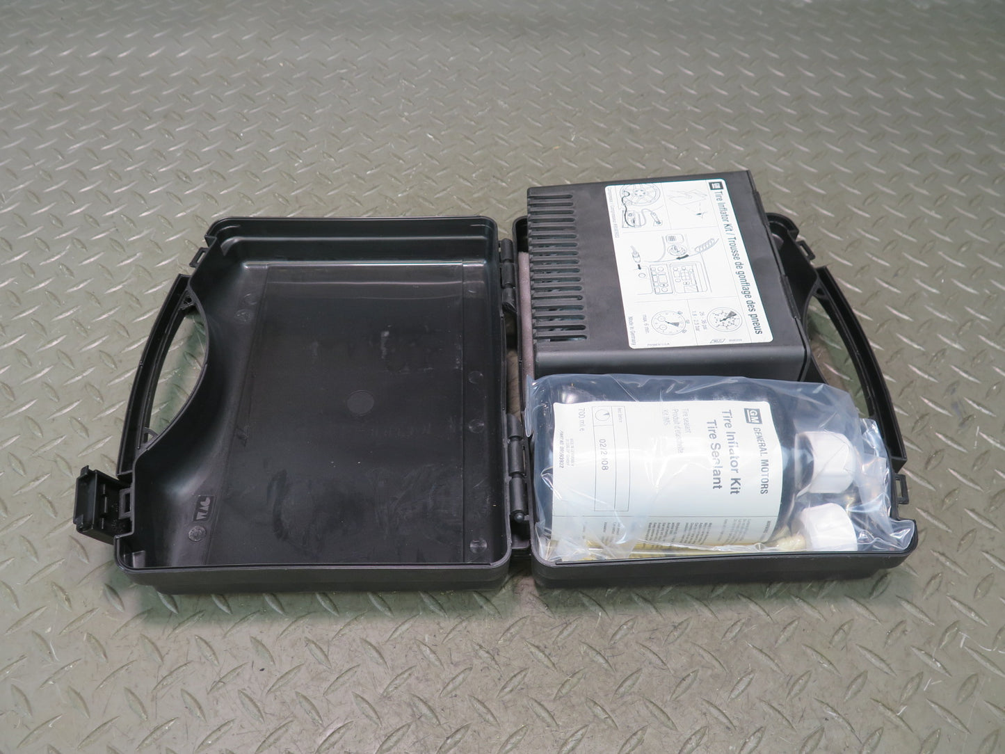 03-06 Chevrolet SSR Tire Compressor Inflator KIT Set w Case OEM
