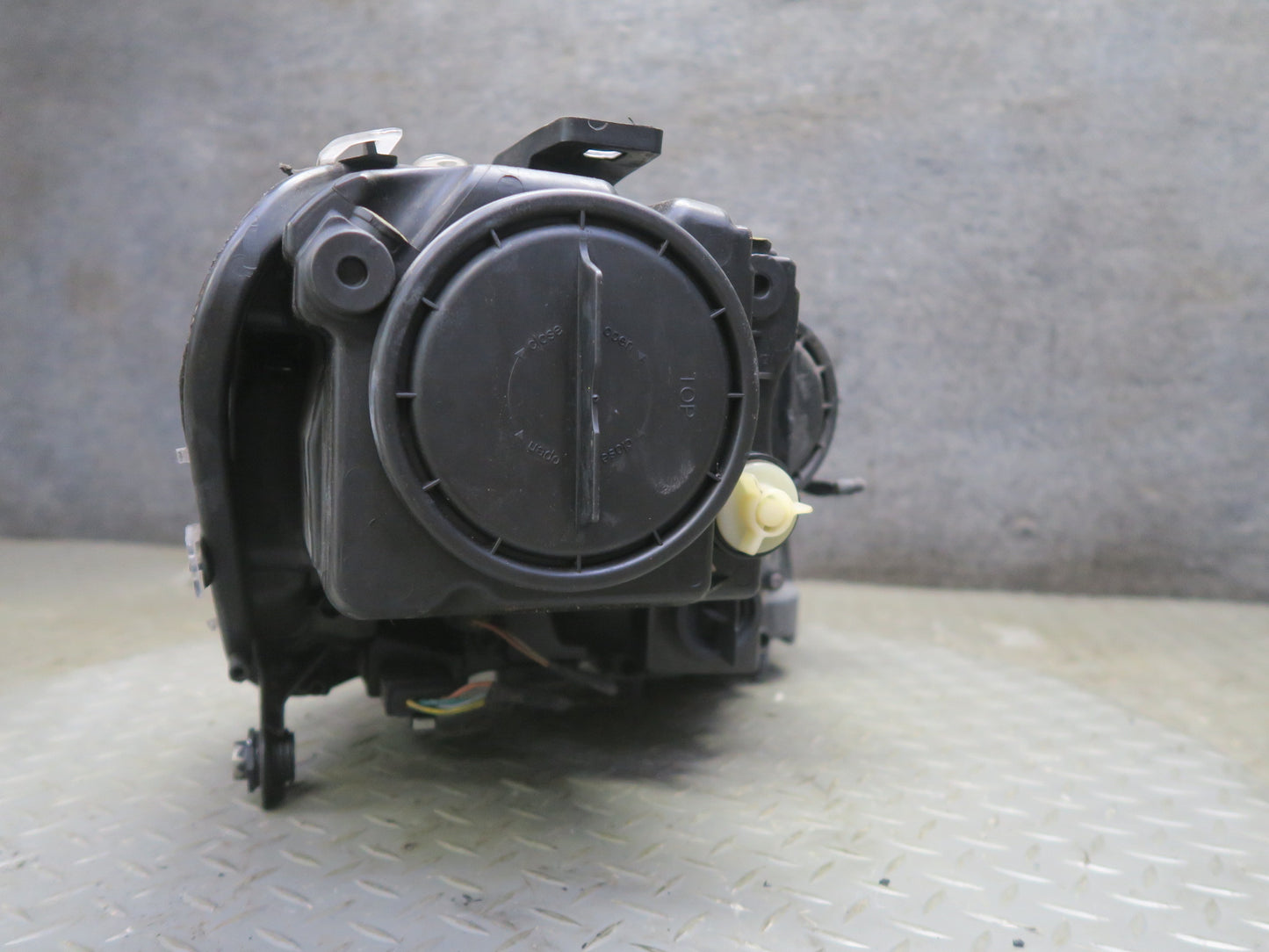 09-11 Mercedes W164 Ml-class Front Left Halogen Headlight Lamp 1648207161 OEM