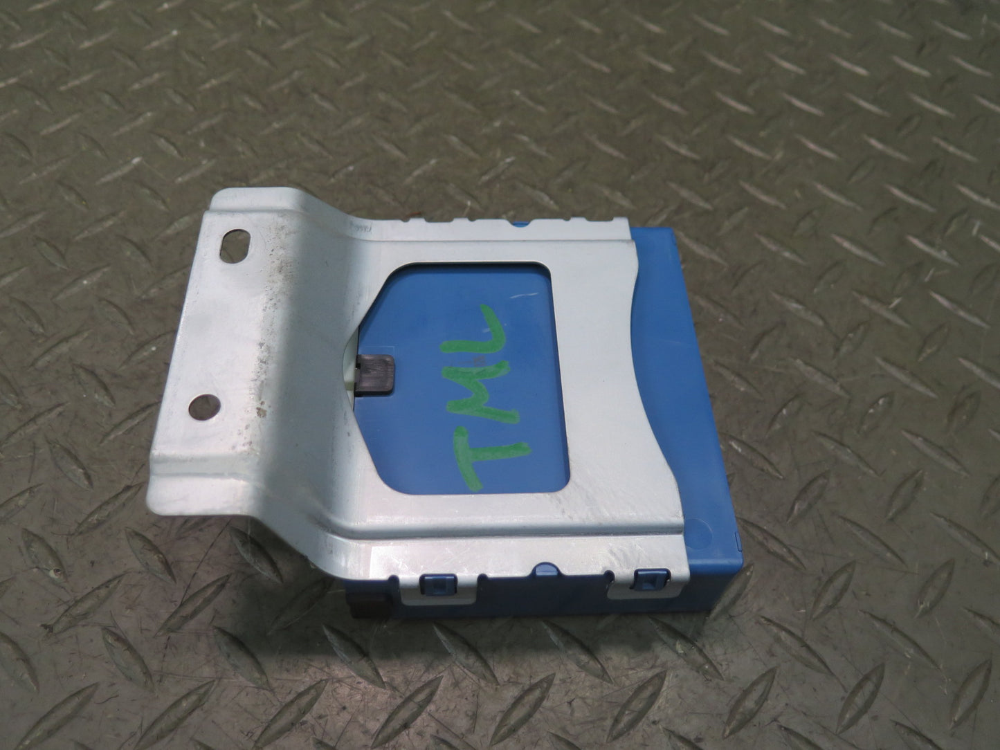 00-05 Toyota MR2 Spyder ZZW30L Multiplex Body Control Module 89221-17020 OEM