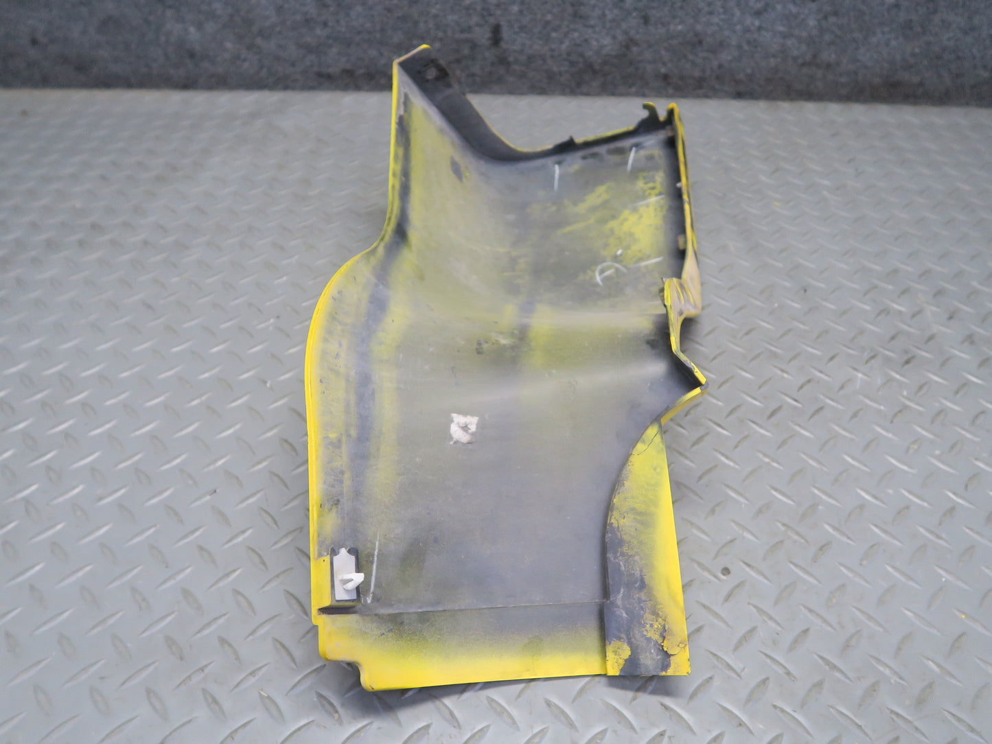 03-06 Chevrolet SSR Front Right Fender Rocker Molding Yellow OEM