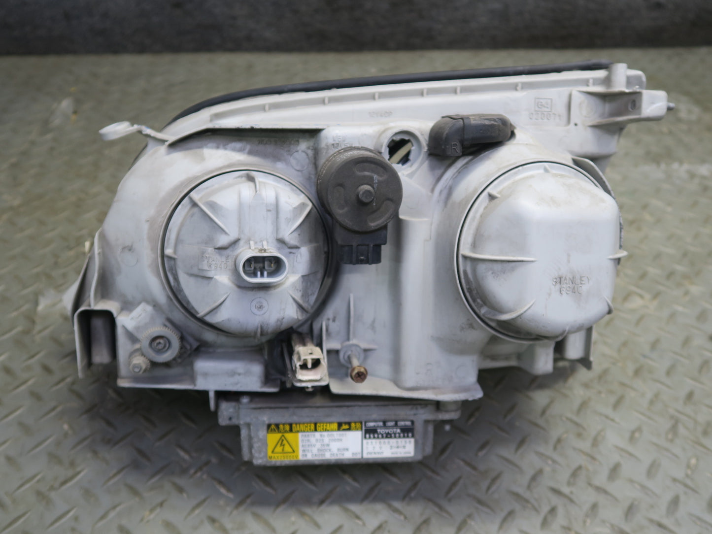 98-00 Lexus UCF20L LS400 Front Right Xenon HID Headlight Lamp OEM