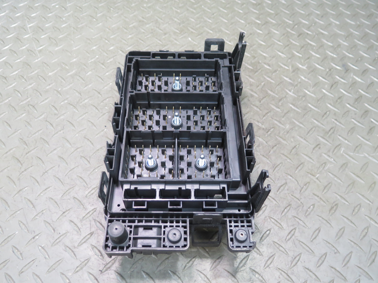 2004 Chevrolet SSR 5.3L Engine Fuse Box 15106508 OEM