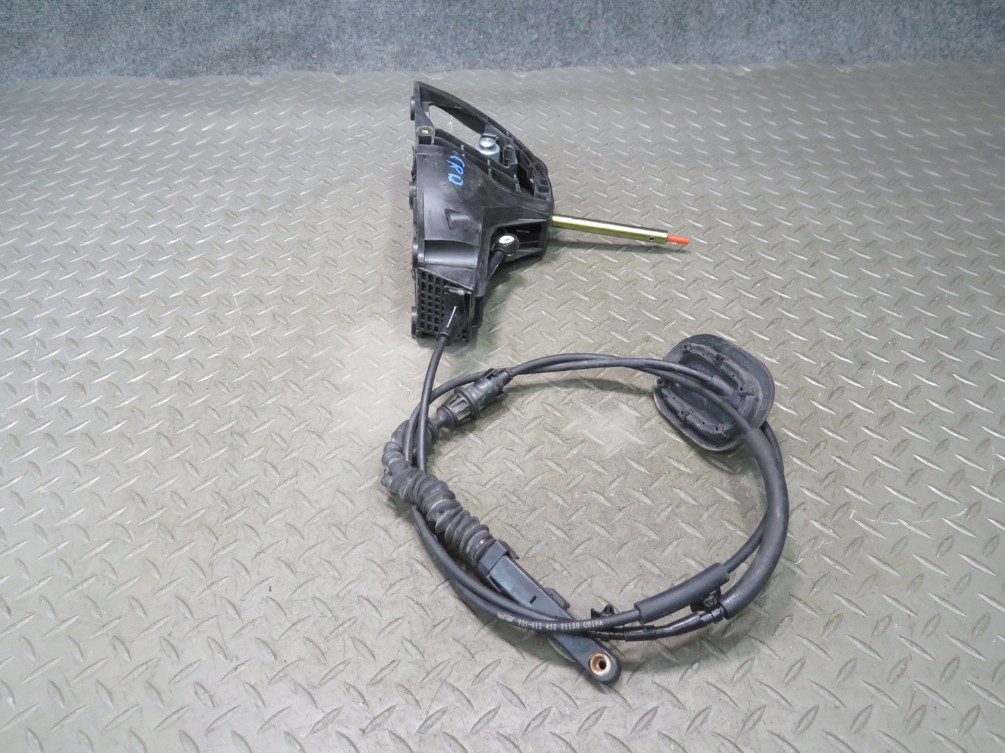 03-06 Chevrolet SSR A/T Automatic Transmission Gear Shifter w Cable OEM