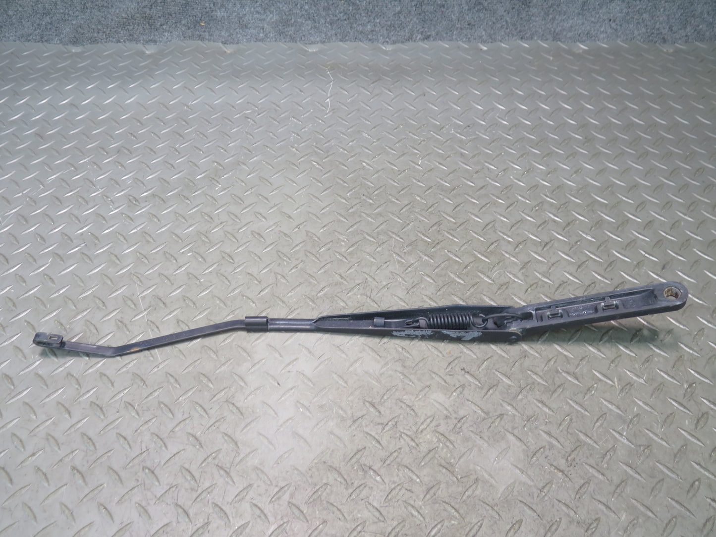 03-06 Chevrolet SSR Set of 2 Front Left & Right Windshield Wiper Arm OEM