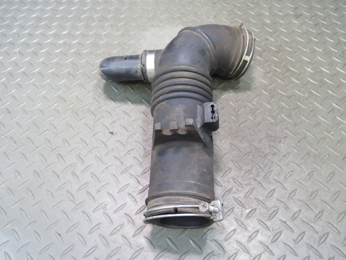 00-05 Toyota MR2 Spyder ZZW30L Air Intake Hose Duct Pipe Line 17881-22050 OEM