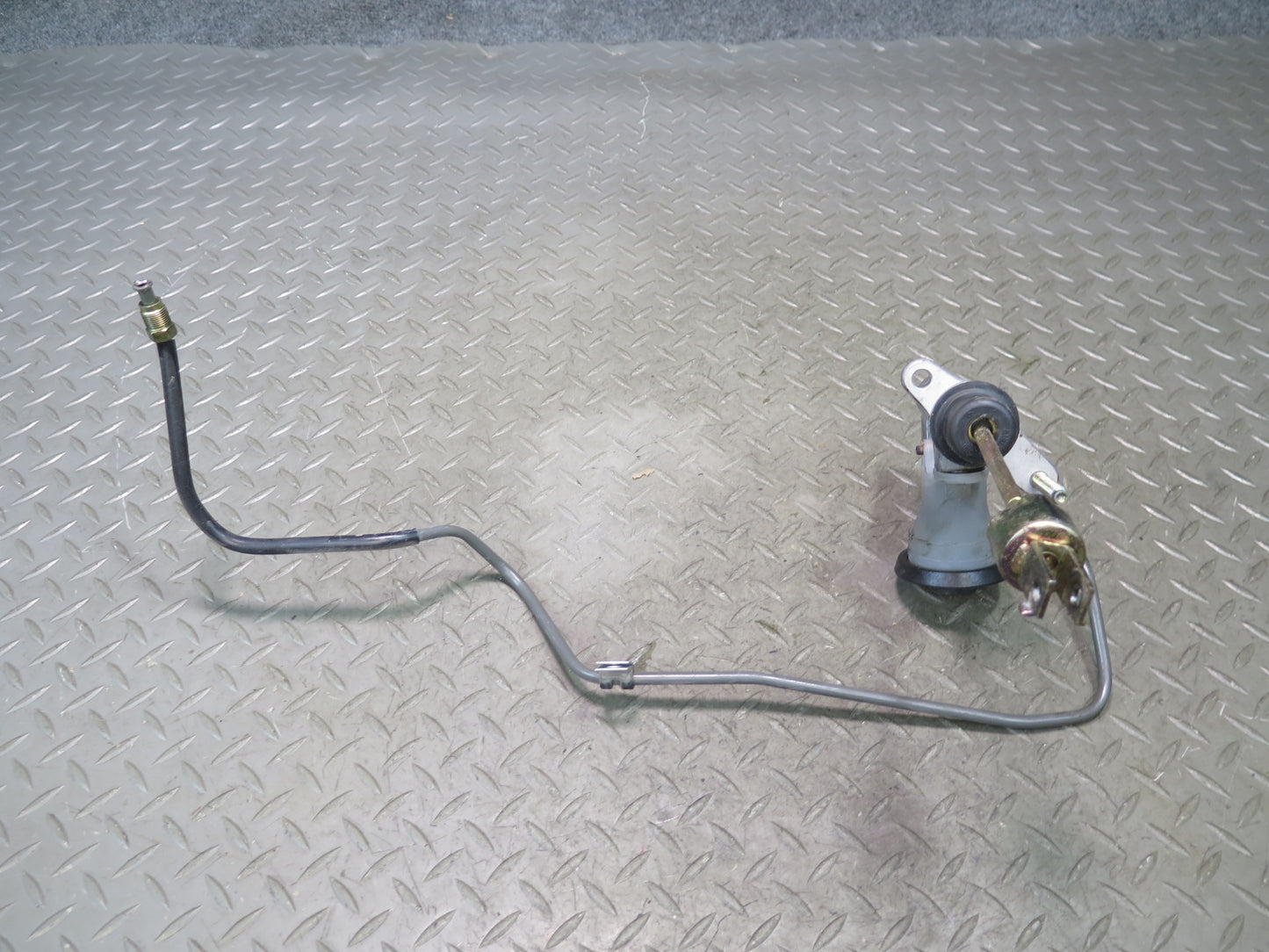 00-05 Toyota MR2 Spyder ZZW30L Clutch Master Cylinder OEM