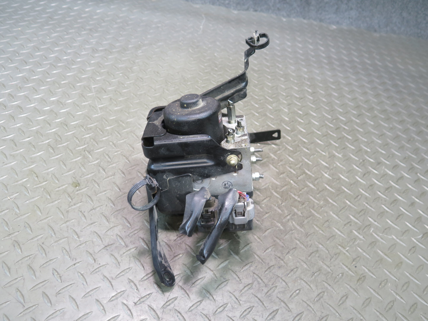 00-02 Toyota MR2 Spyder ZZW30L Anti Lock Brake ABS Pump Module 44510-17080