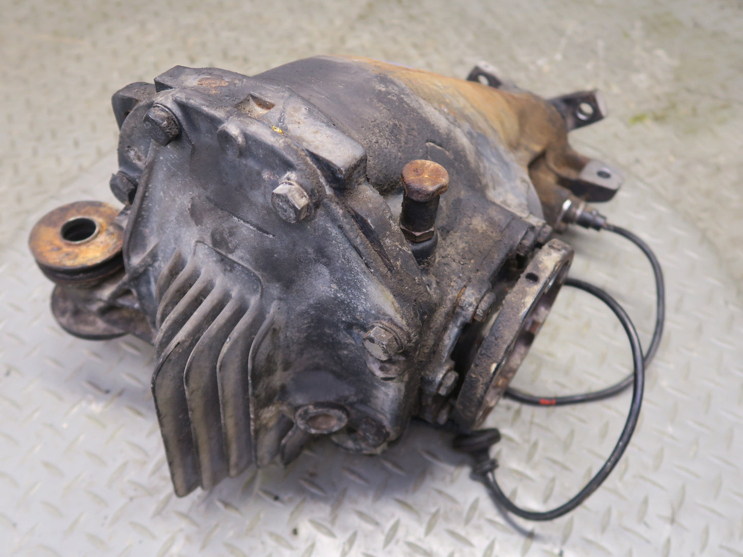 86-91 Mercedes W126 560SEC 560SEL Rear Differential Carrier 2.47 Ratio OEM