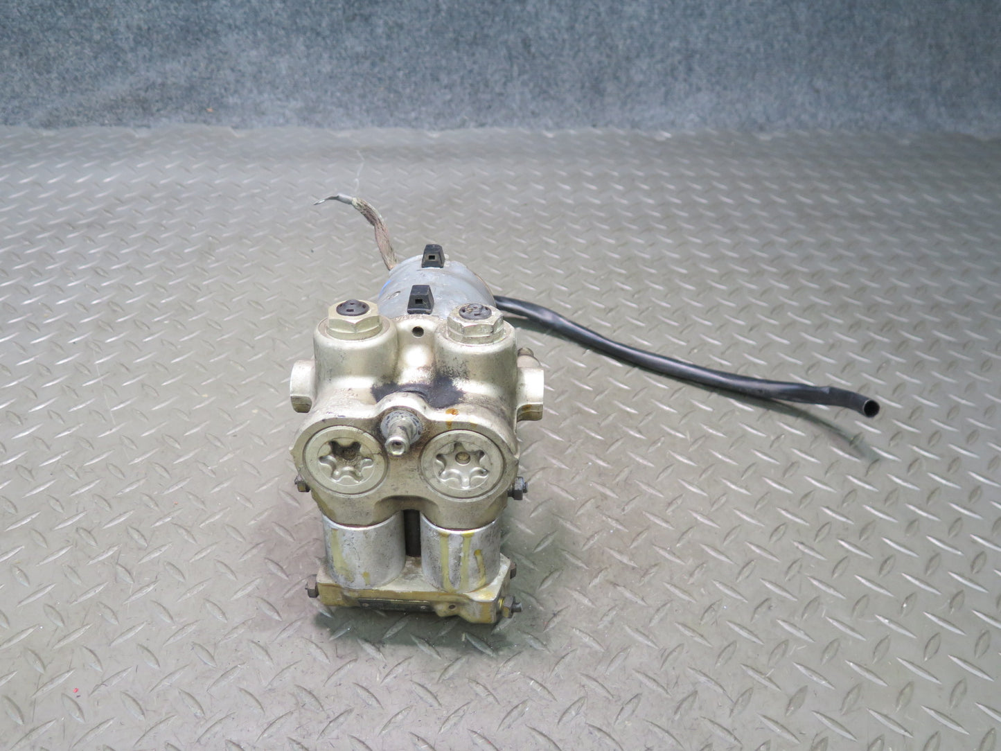 86-91 Mercedes W126 560SEL Anti Lock Brake ABS Pump Module 0265200043 OEM