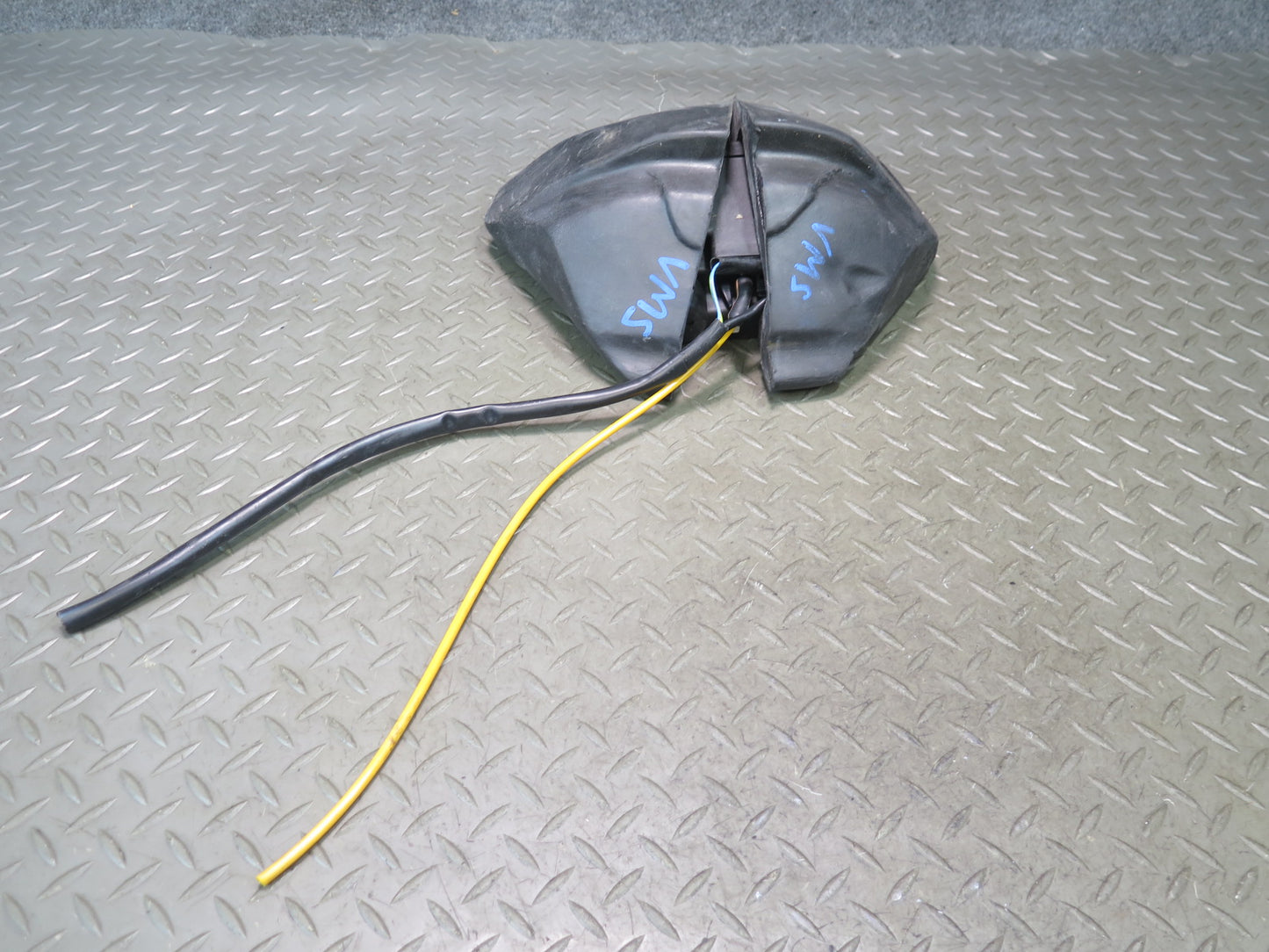 86-91 Mercedes W126 560SEL Central Door Lock Locking Vacuum Pump w Cover OEM