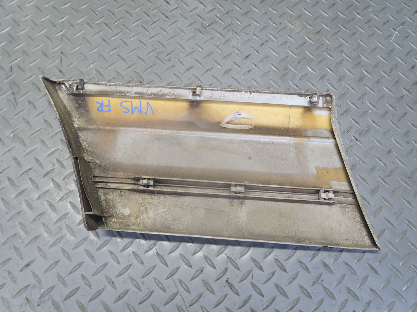 86-91 Mercedes W126 560SEL Sedan Set of 4 Right Fender Door Quarter Molding OEM