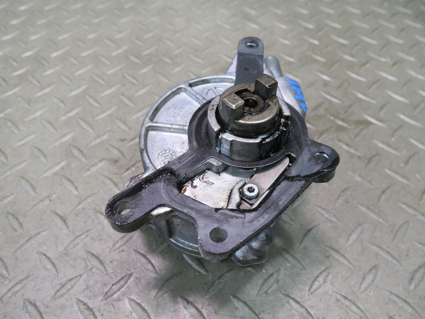 10-11 Mercedes W164 ML350 OM642 Bluetec Diesel Vacuum Pump OEM