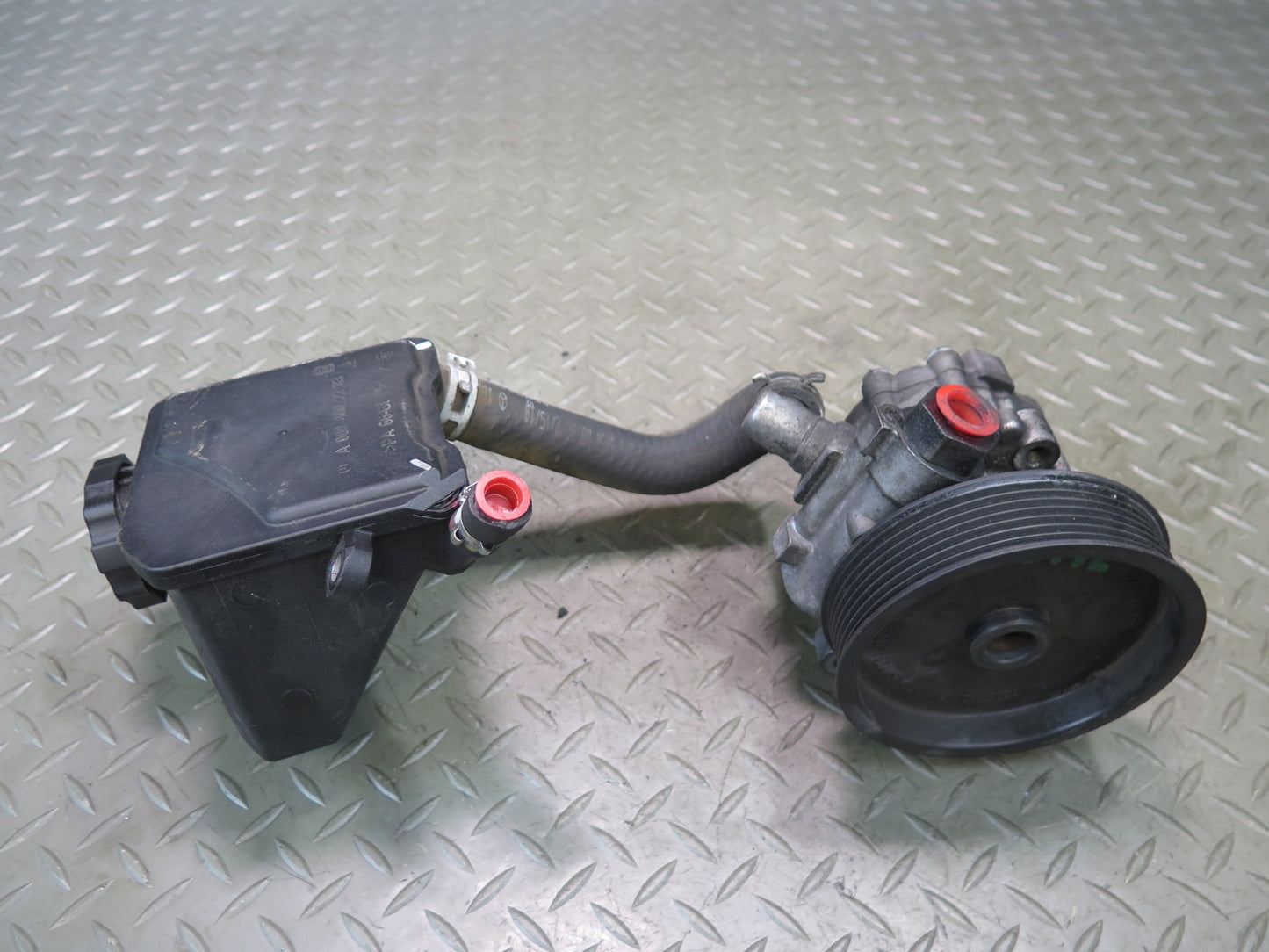 10-11 Mercedes W164 ML350 Bluetec Diesel Power Steering Pump w Reservoir OEM
