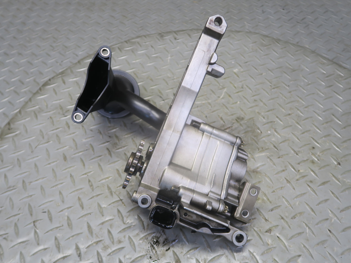 10-11 Mercedes W164 ML350 OM642 Diesel Bluetec Oil Pump w Pickup Tube OEM