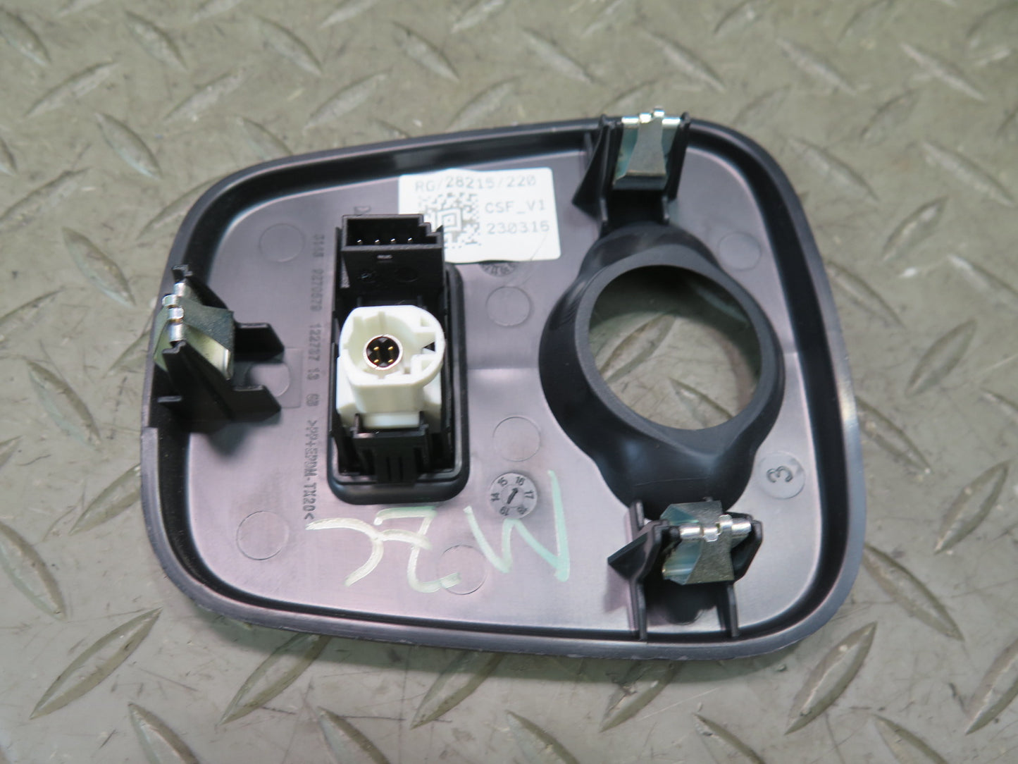 16-19 Mini Cooper F55 F56 F57 AUX Audio Input USB Port w Trim Panel OEM