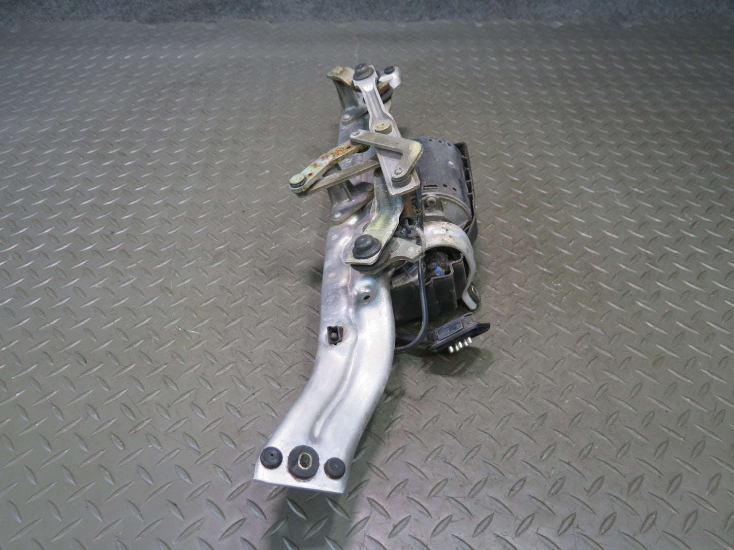86-91 Mercedes W126 560SEL Windshield Wiper Transmission Linkage w Motor OEM