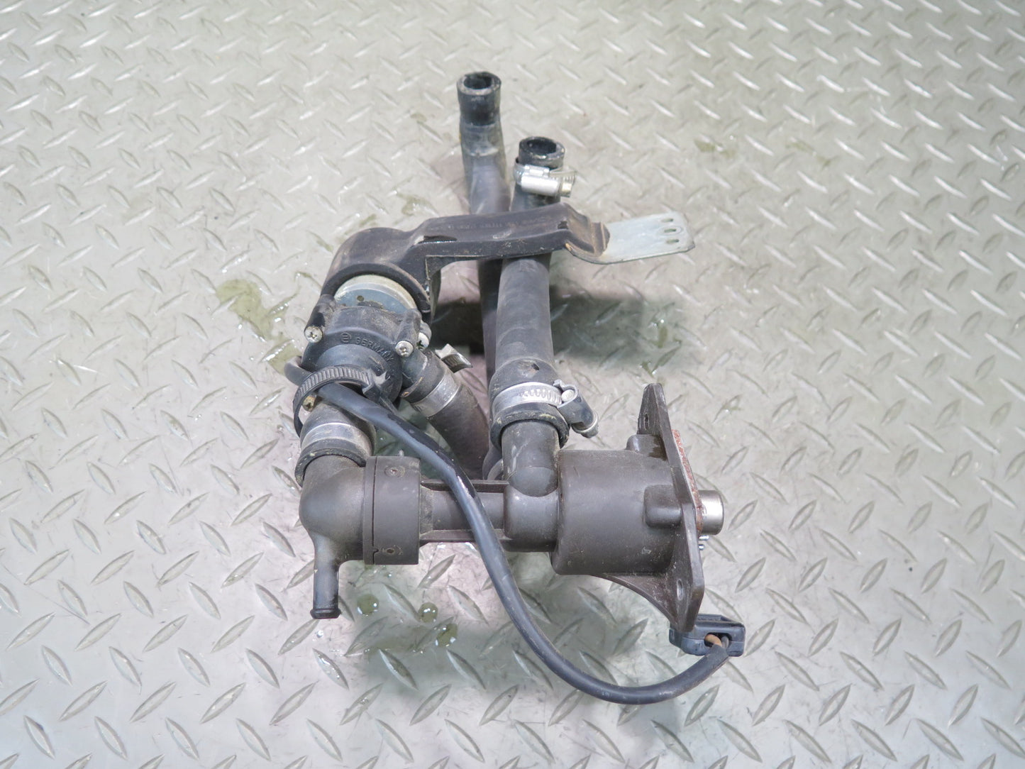 86-91 Mercedes W126 560SEL Heater Control Valve Recirculating Pump Assembly OEM