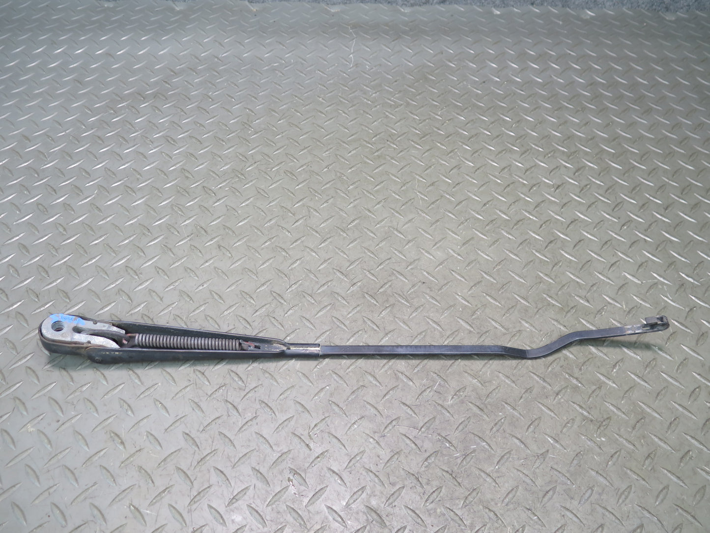 86-91 Mercedes W126 560SEL Set of 2 Front Left & Right Windshield Wiper Arm OEM