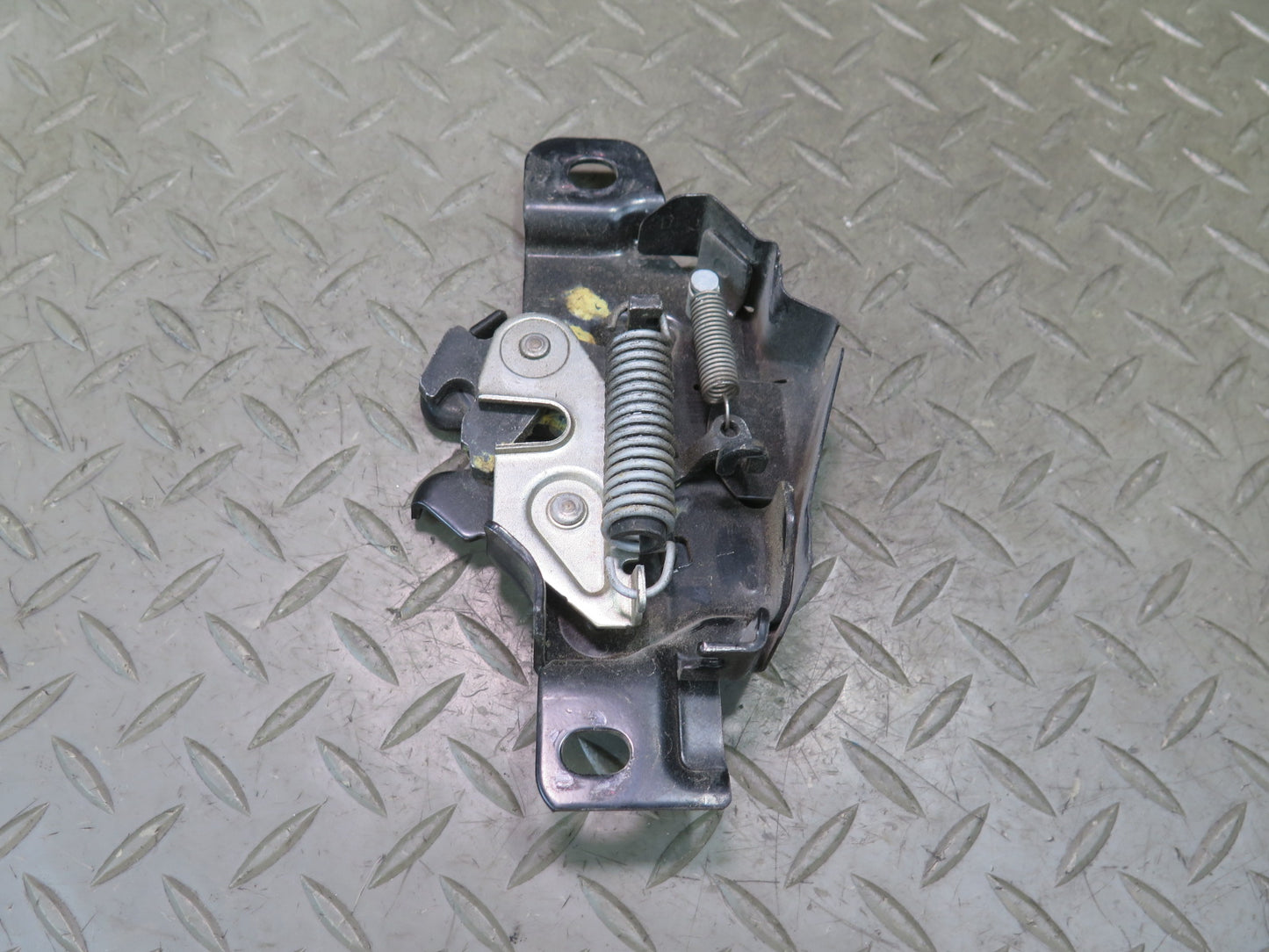 00-05 Toyota MR2 Spyder ZZW30L Rear Trunk Lock Latch Actuator