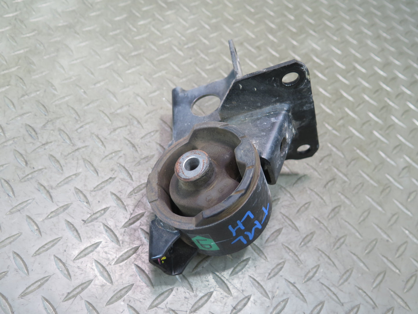 00-05 Toyota MR2 Spyder ZZW30L 1.8L 1ZZFE Left Engine Motor Mount OEM