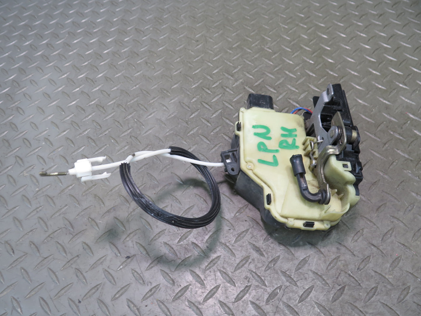 1999-2004 Porsche 911 996 Right Door Lock Latch Actuator