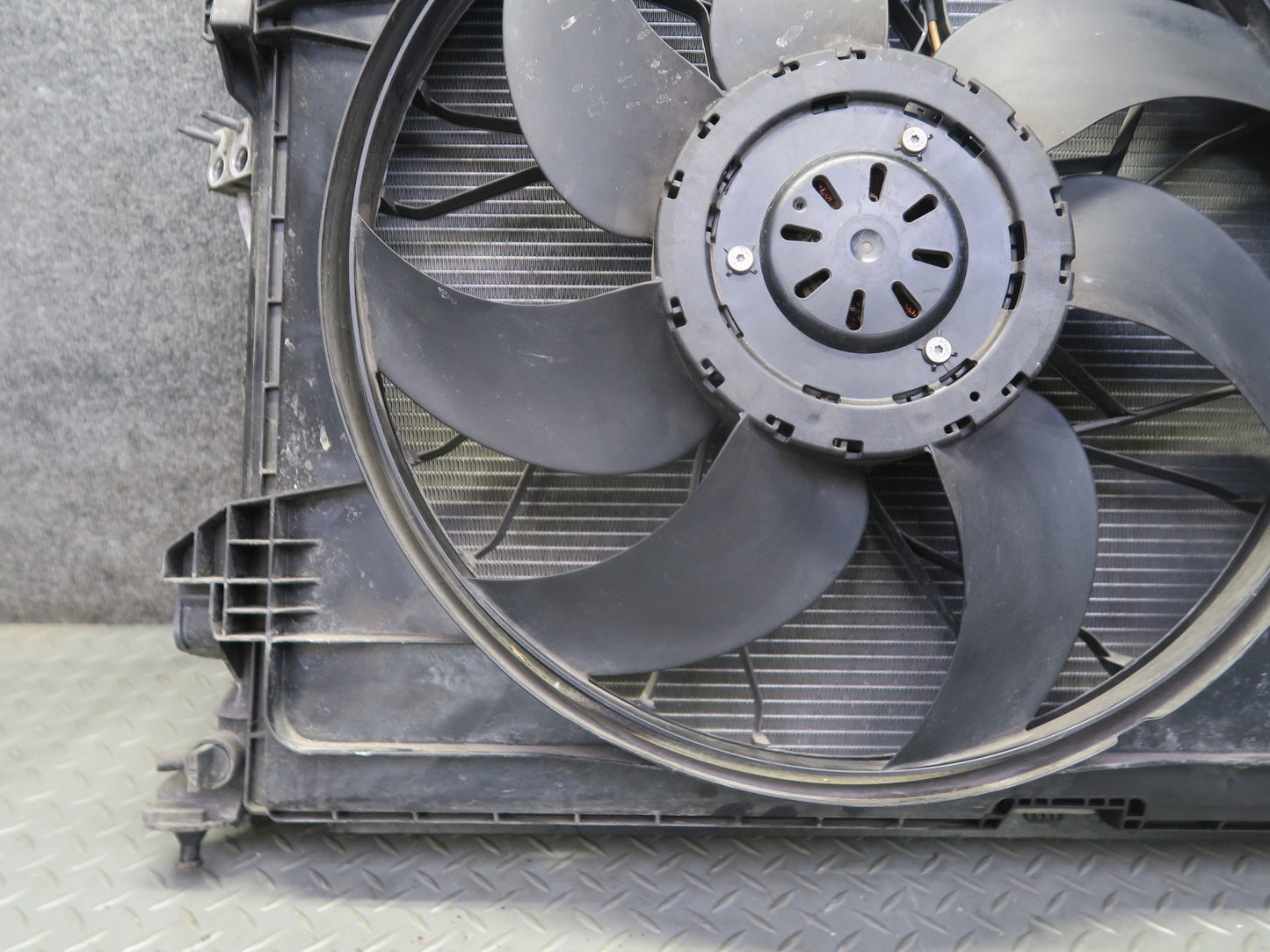2017-2019 Mercedes X166 GLS450 Engine Radiator A/C Condenser Fan Shroud Assy