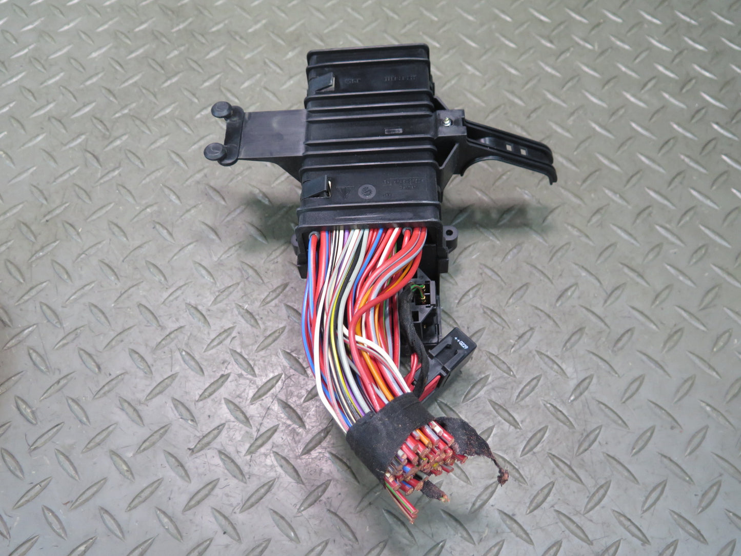 1999-2005 Porsche 911 Carrera 996 Fuse Box Relay Control Module Unit