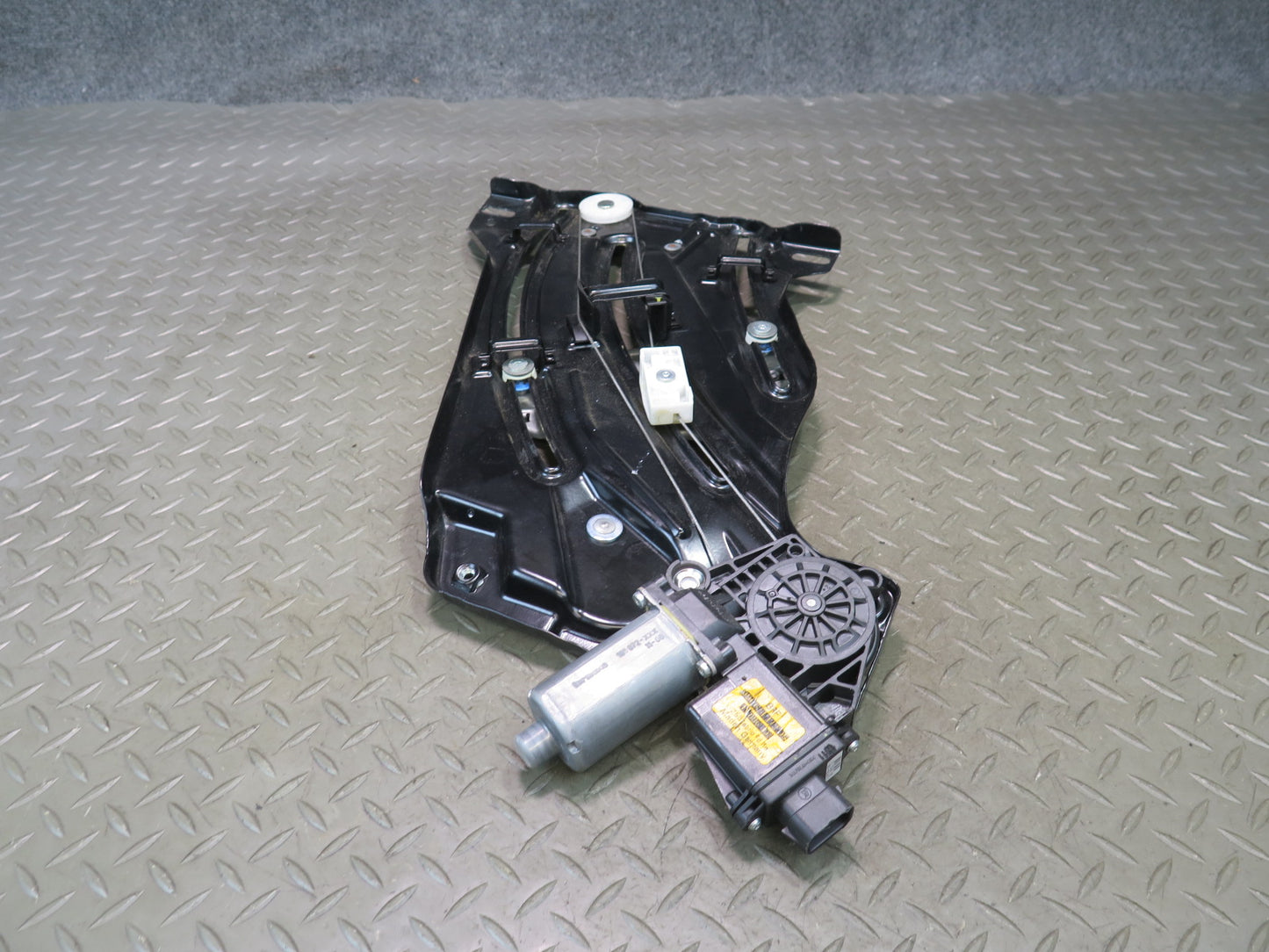 1999-2005 Porsche 911 996 Convertible Rear Right Side Window Regulator w Motor