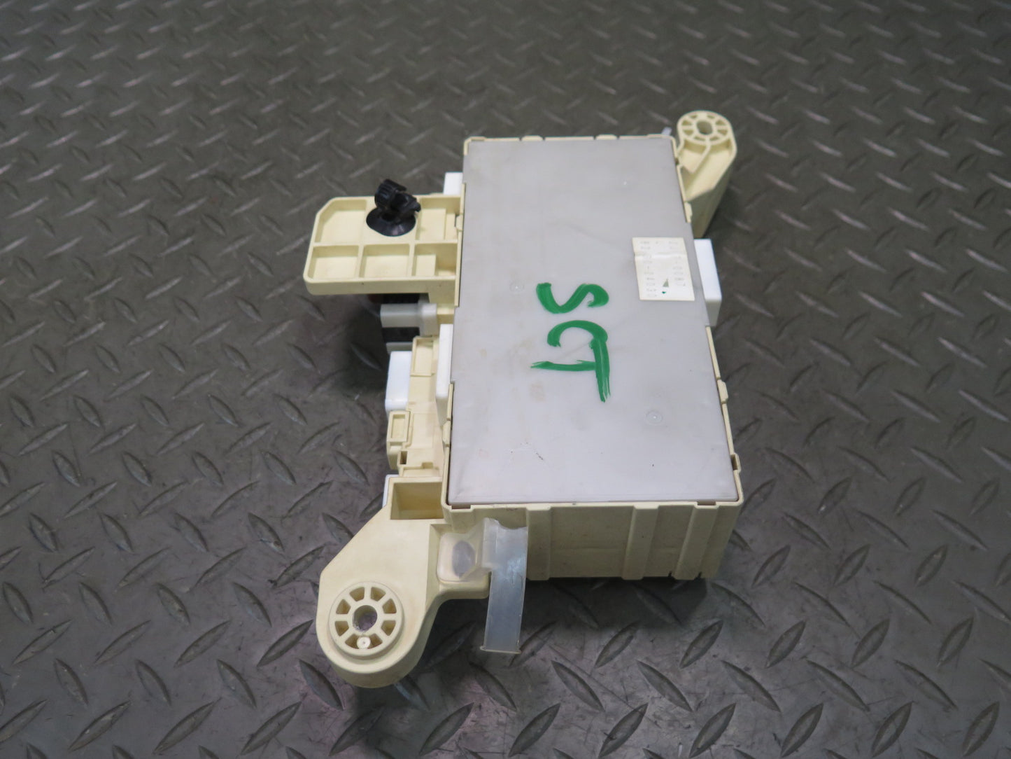 02-05 Lexus UZZ40L SC430 Front Right Dashboard Fuse Box Module 82730-24030 OEM