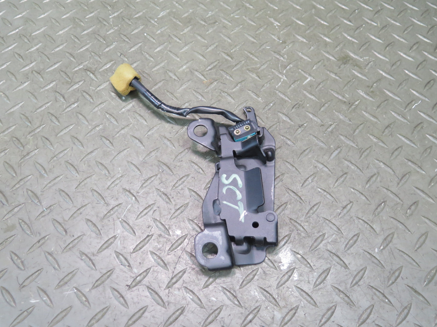 02-10 Lexus UZZ40L SC430 Front Left & Right Sliding Roof Latch Actuator Set OEM