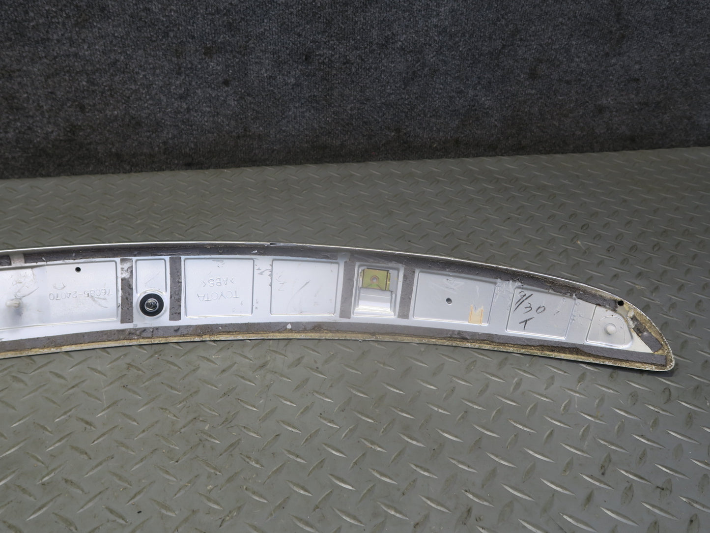 02-10 Lexus UZZ40L SC430 Rear Trunk Lid Spoiler Wing Silver 76085-24070 OEM