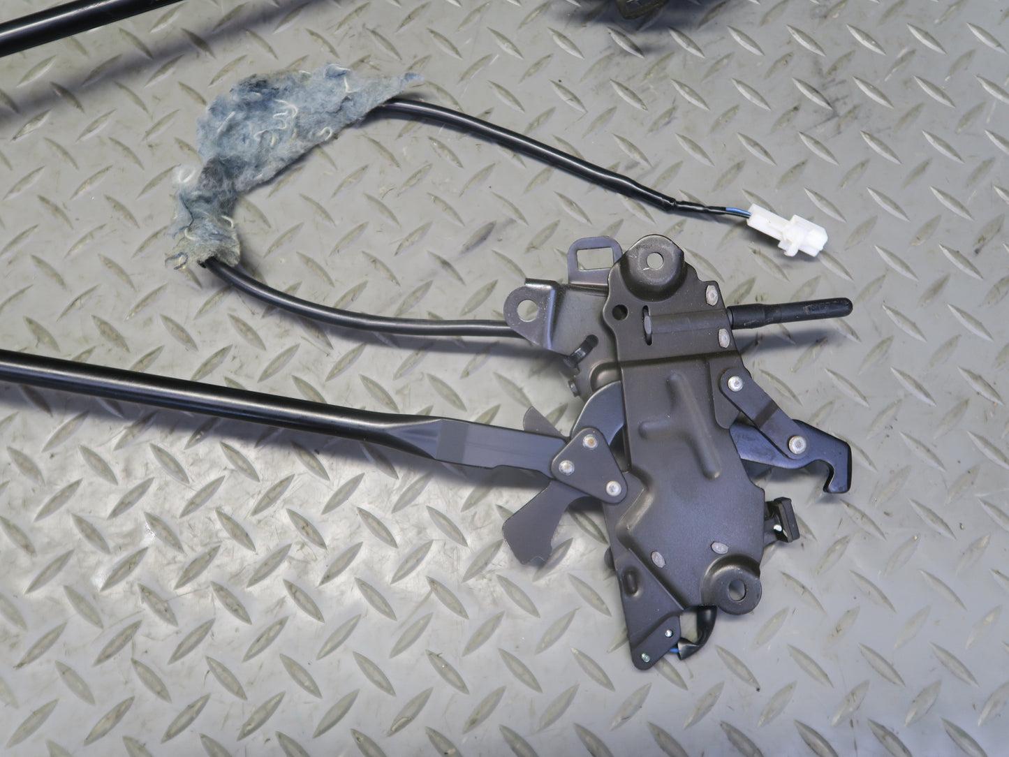 02-10 Lexus Z40 SC430 Convertible TOP Roof Lock Latch Actuators w Motor Assy OEM