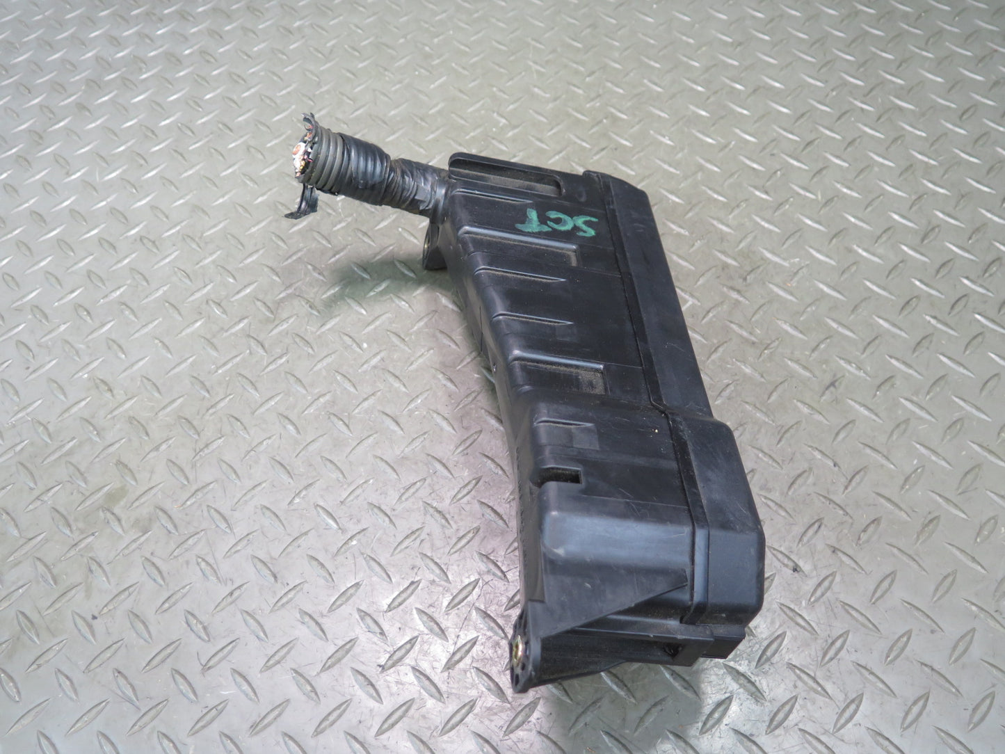 02-05 Lexus UZZ40L SC430 Engine Bay Front Right Fuse Relay Box Module OEM