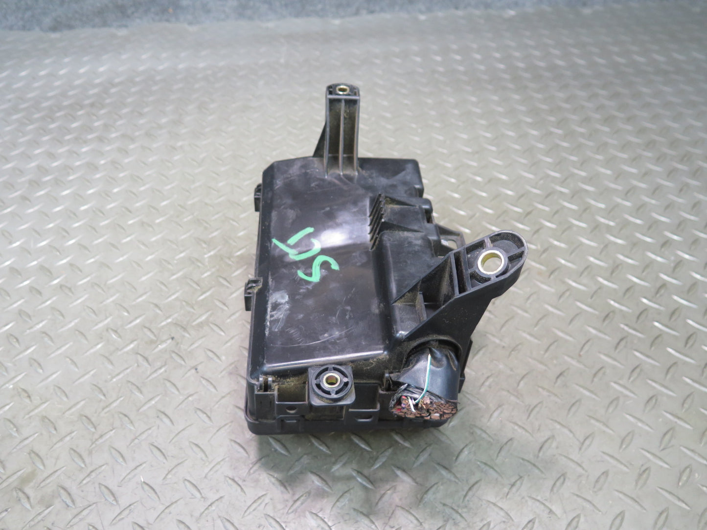 02-05 Lexus UZZ40L SC430 Engine Bay Relay Fuse Box OEM