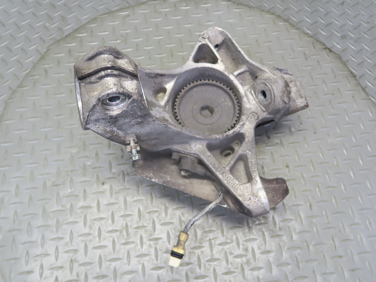 1999-2004 Porsche 911 996 Front Right Spindle Knuckle Wheel Hub 99634165811