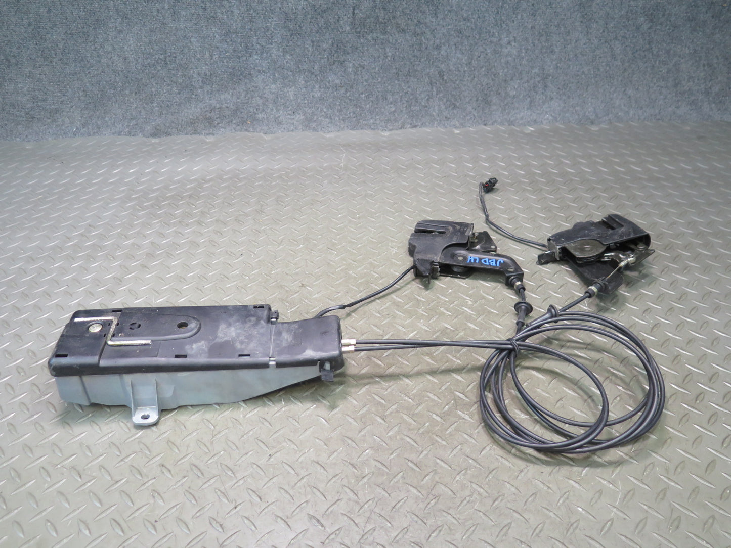 01-06 BMW E46 330ci Convert Roof Folding TOP Lock Latch w Drive Motor Set OEM