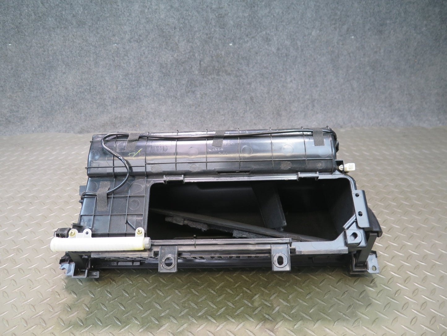 04-06 Lexus UCF30L LS430 Dash Glove Box Compartment Storage OEM