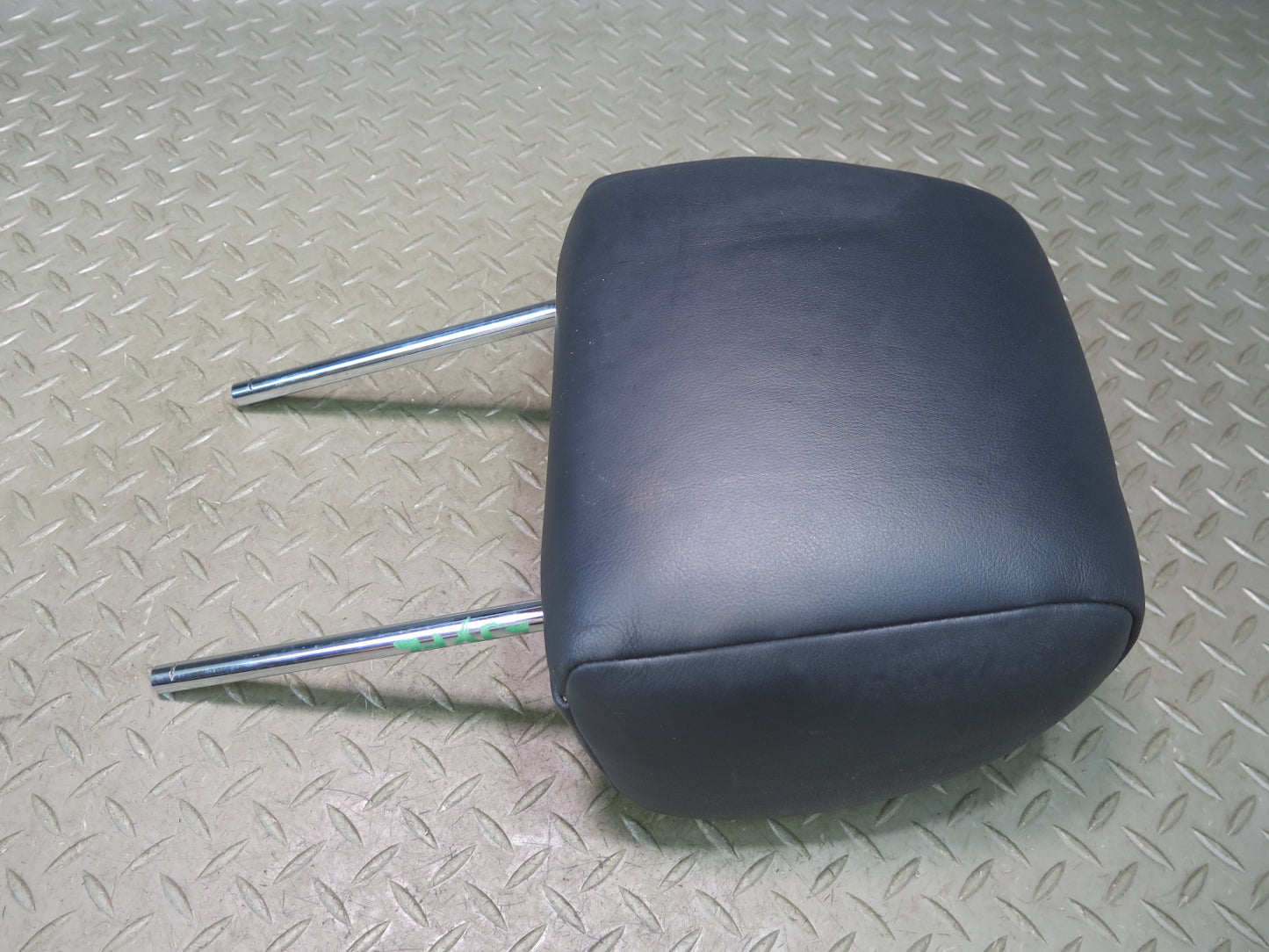 04-06 Lexus UCF30L LS430 Set of 2 Front Left & Right Seat Leather Headrest OEM