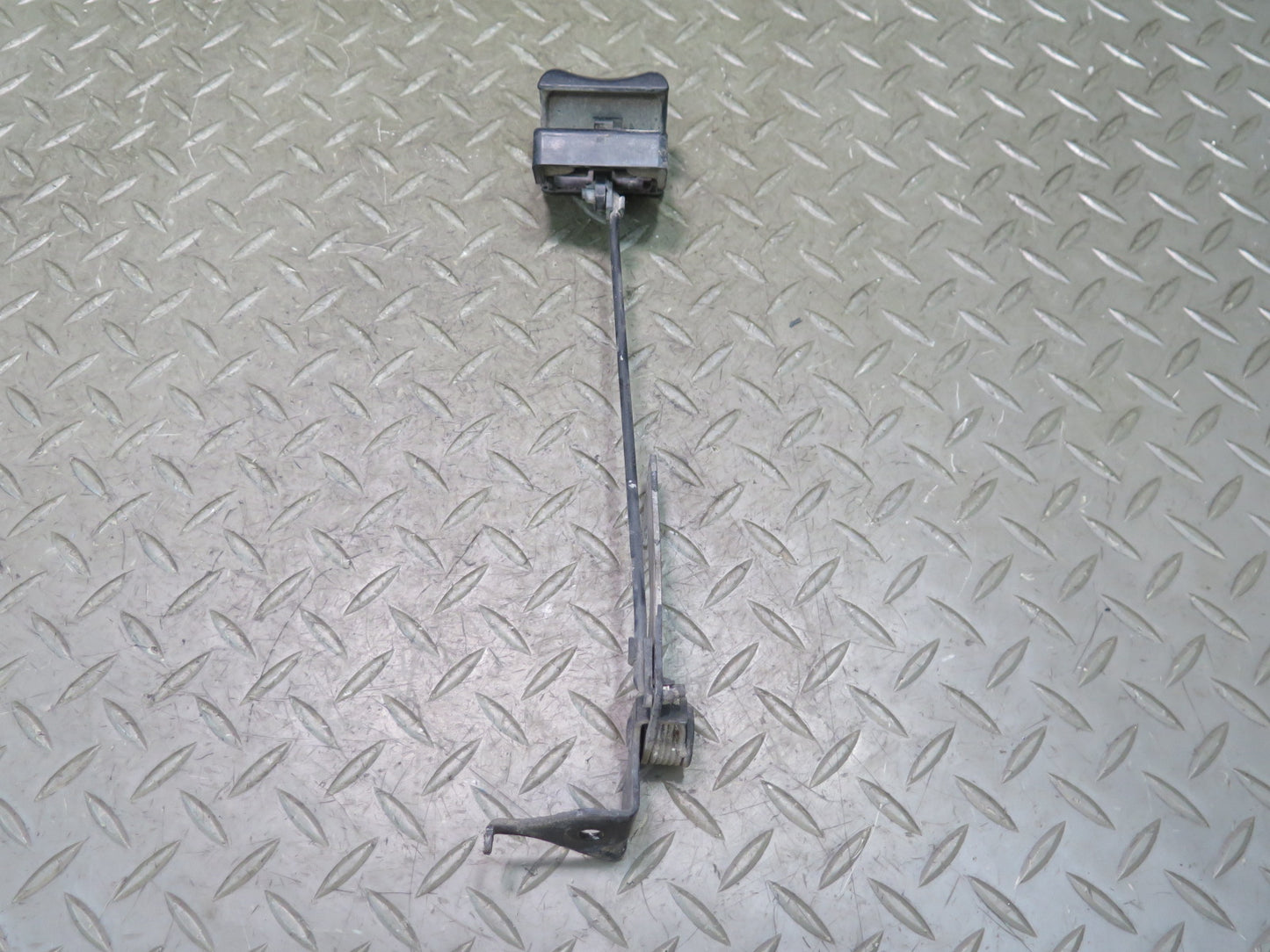 01-06 Lexus UCF30L LS430 Hood Lock Catch Open Release Mechanism OEM