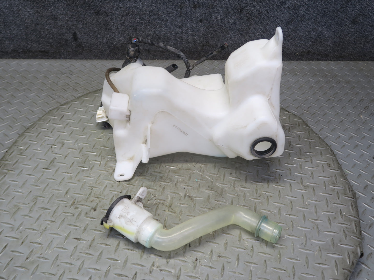02-10 Lexus UZZ40L SC430 Windshield Washer Fluid Reservoir w Pump & Neck OEM