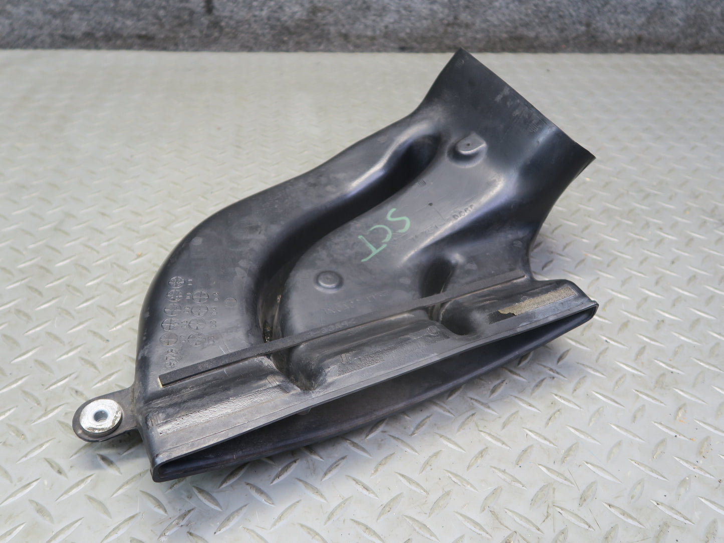 02-10 Lexus UZZ40L SC430 Air Intake Inlet Scoop Duct Tube 17751-50060 OEM