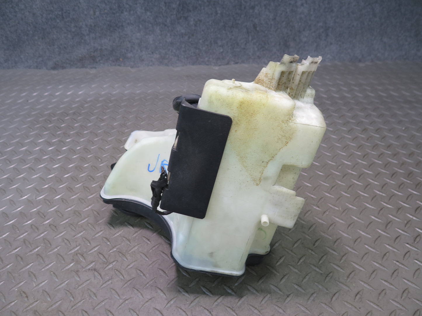 01-06 BMW E46 330CI Windshield Washer Fluid Reservoir Tank w Pump 7007970 OEM