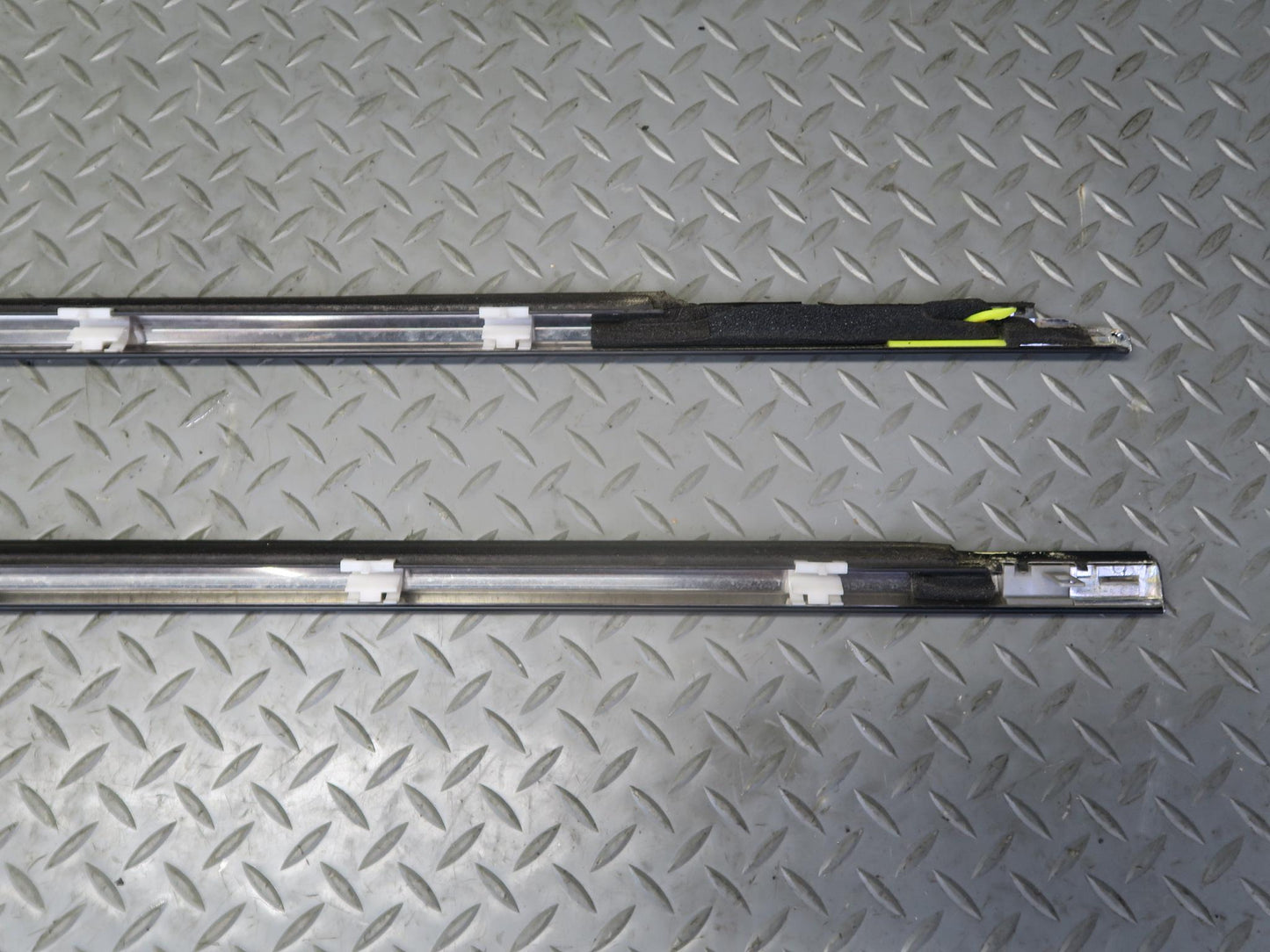 01-06 Lexus UCF30L LS430 Front Left & Right Door Weatherstrip Molding Set OEM