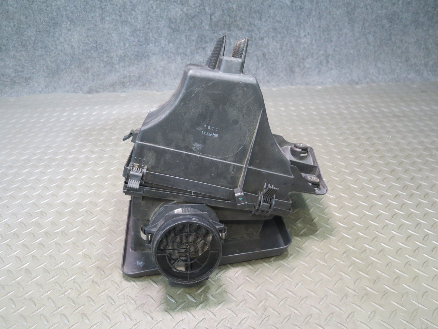 01-06 BMW E46 330i 330Ci M54 Air Intake Cleaner Filter Box w MAF Sensor OEM